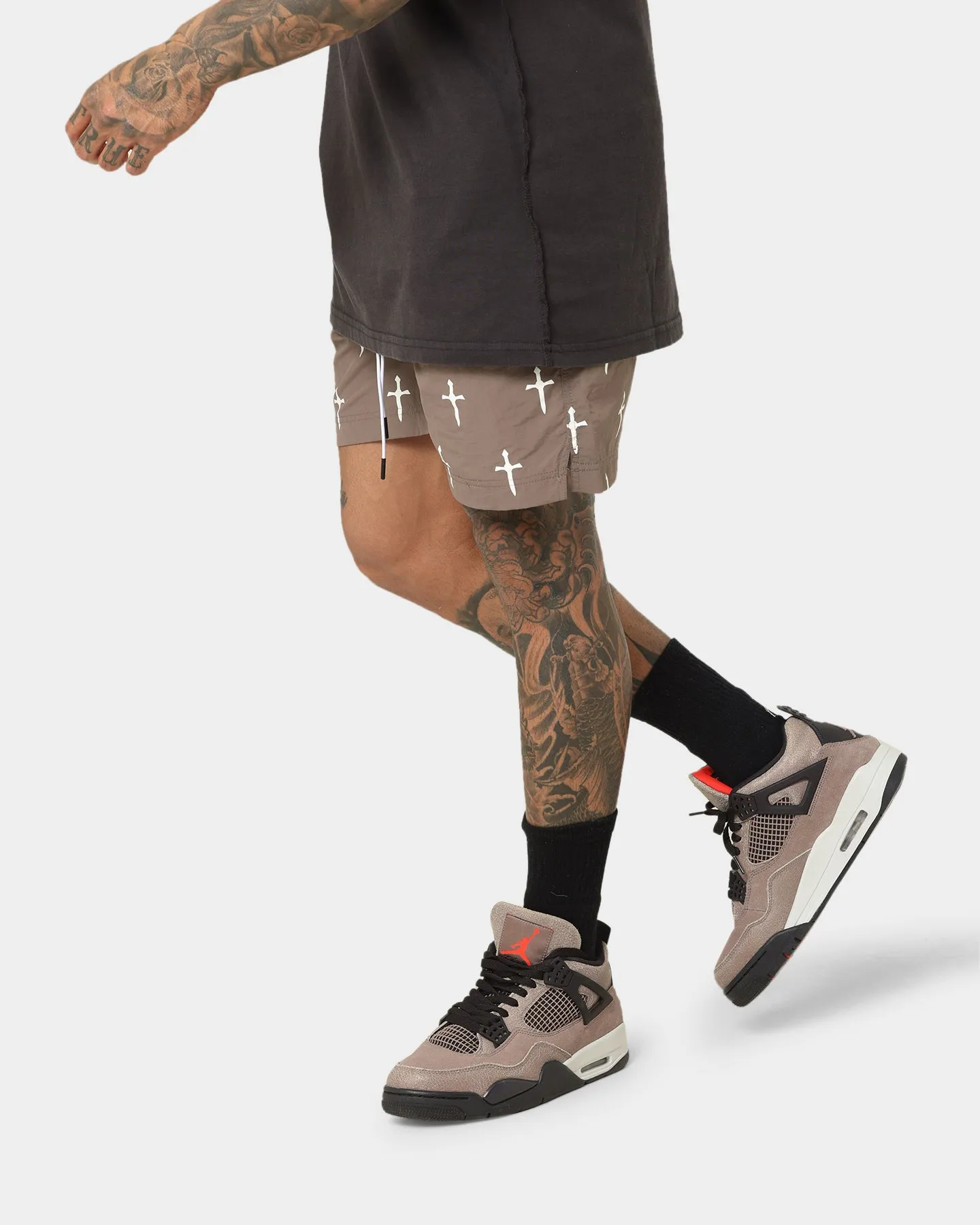 Saint Morta Daggers Shorts Dark Brown