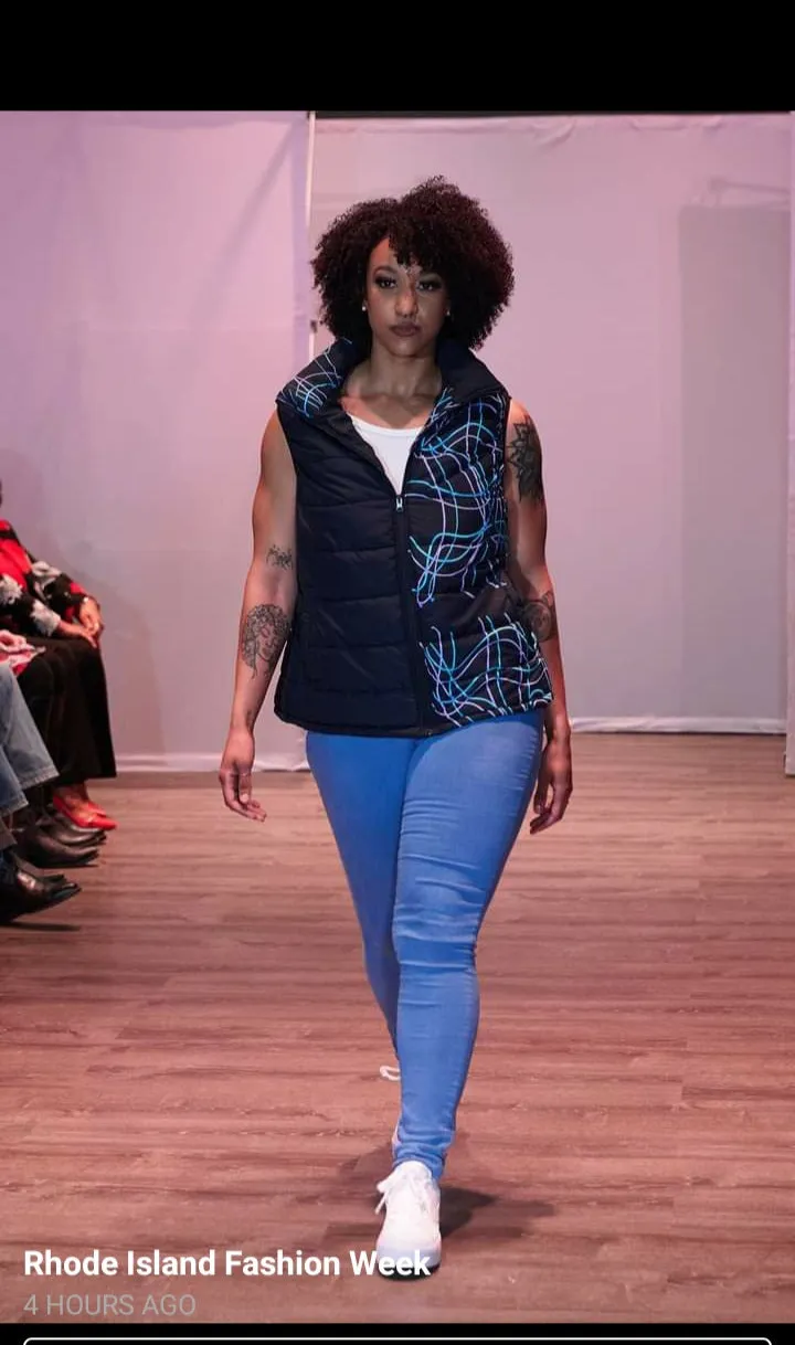 Scribble Quilted Juniors Women's Puffer Vest